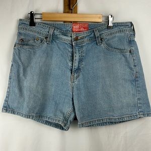 Levi Strauss Signature shorts, size misses 14.